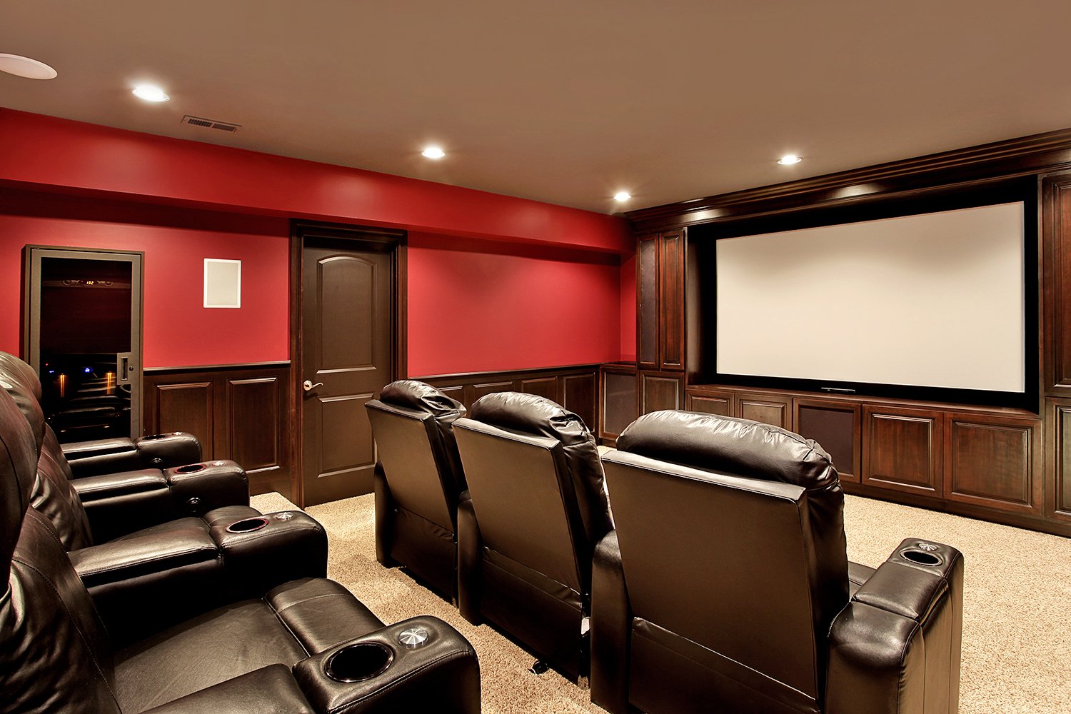 Minimalist Home Theater Design with Simple Decor