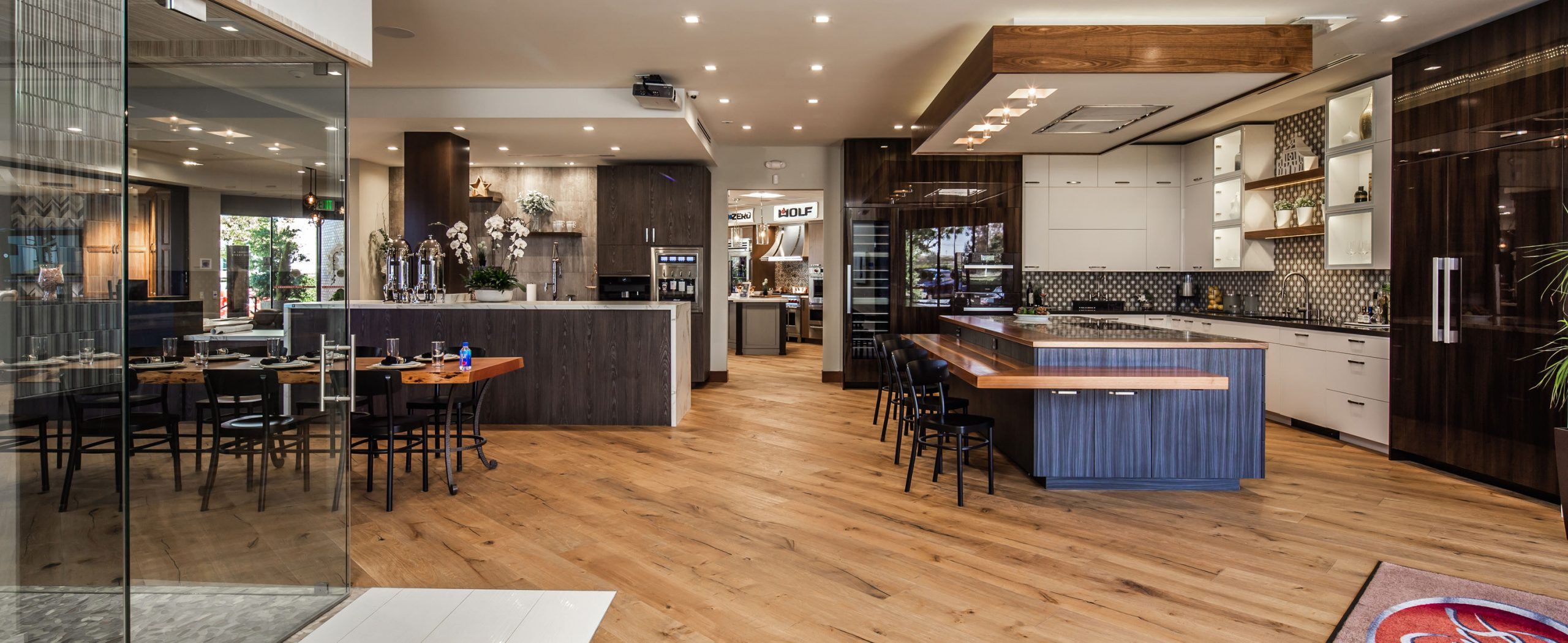 lars-appliance-showroom-2-2560x1050