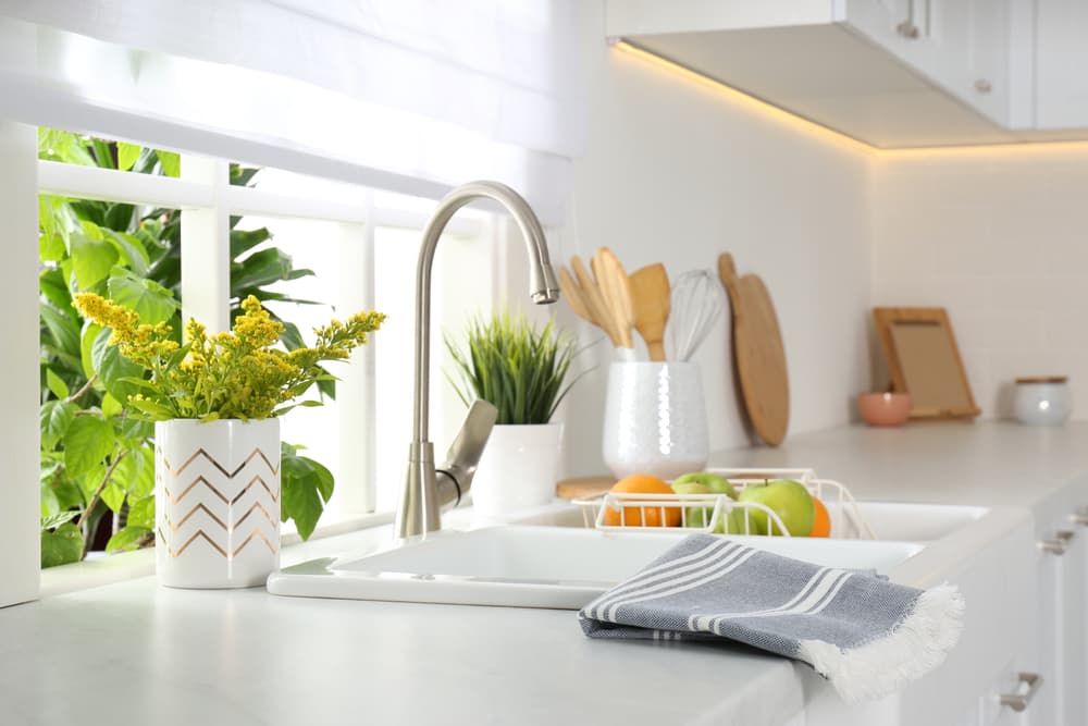 What types of kitchen sinks are there